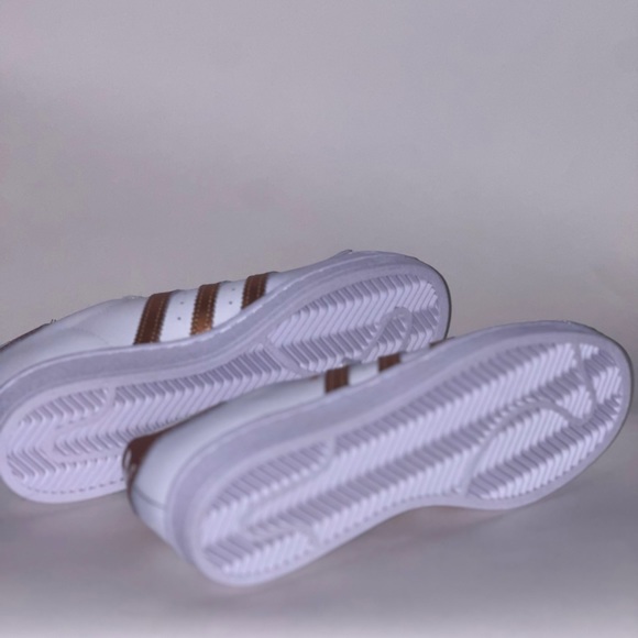 Adidas Superstar Womens 7 - Picture 3 of 5